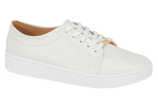 Combina tus clásicas zapatillas blancas #Vizzano #bellinipanama #modas  #Calzados #accesorios #sandalias…